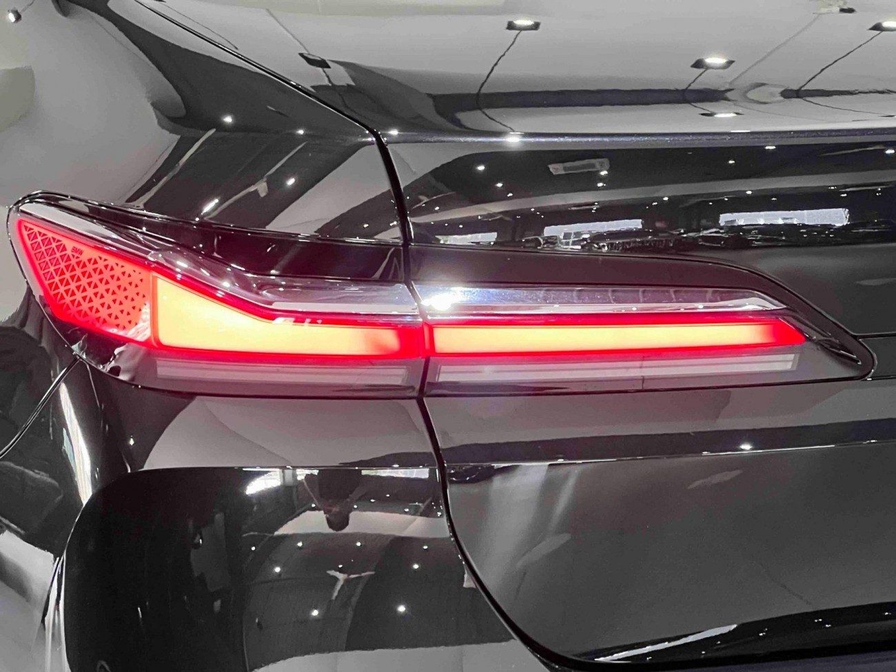 BMW 735Li 2025
