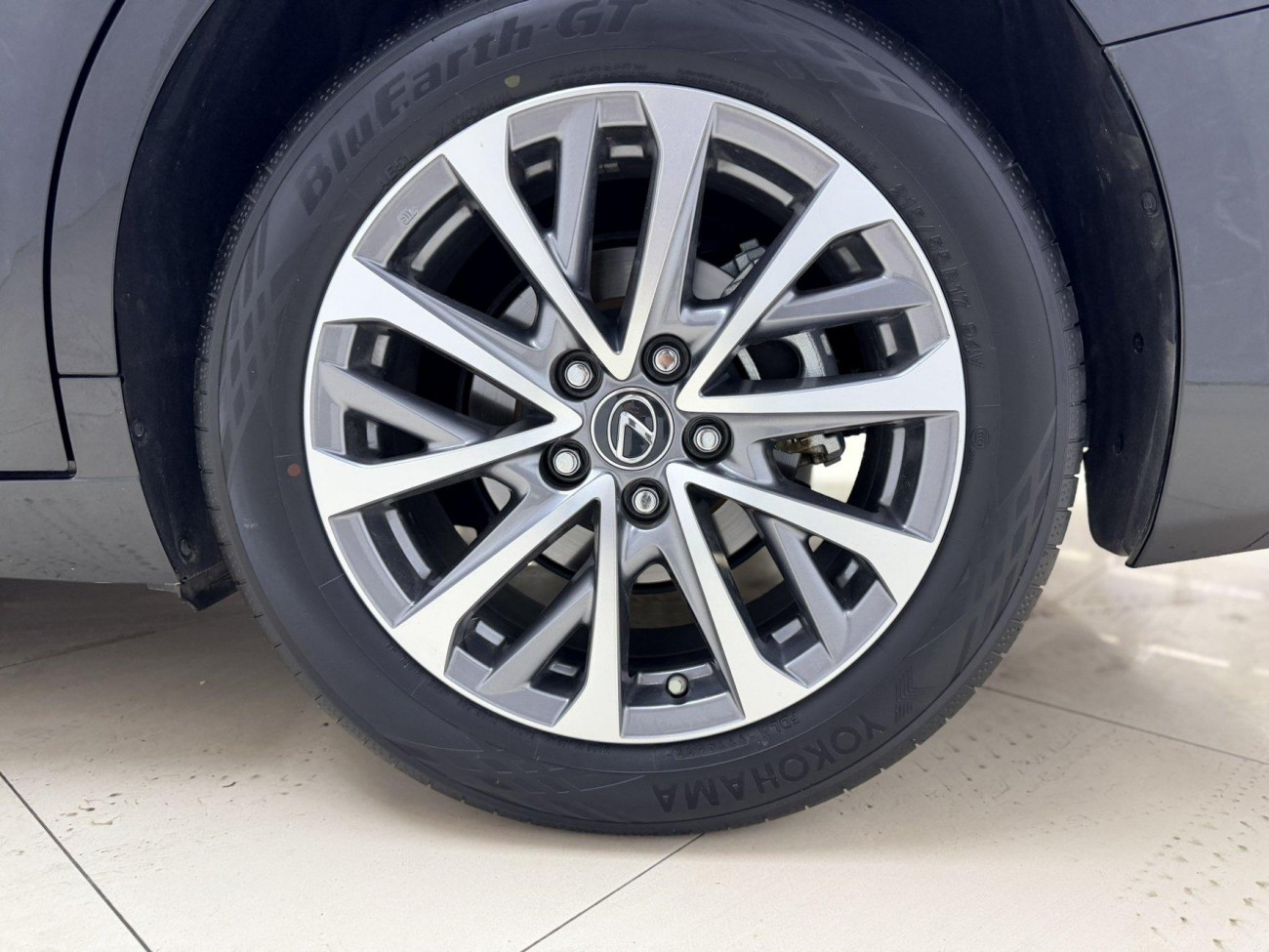 Lexus ES 200 2023