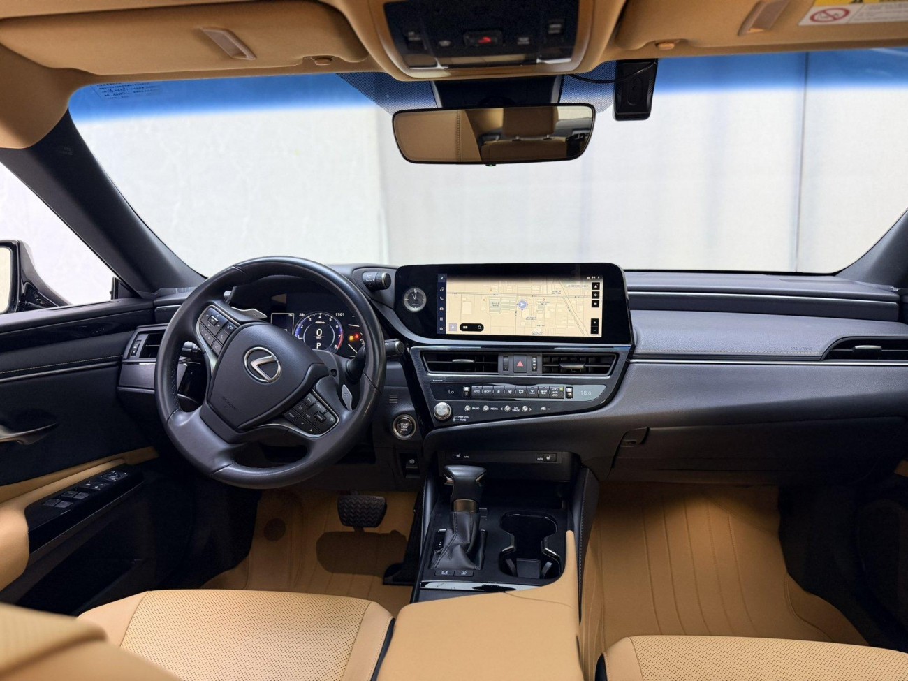 Lexus ES 200 2023