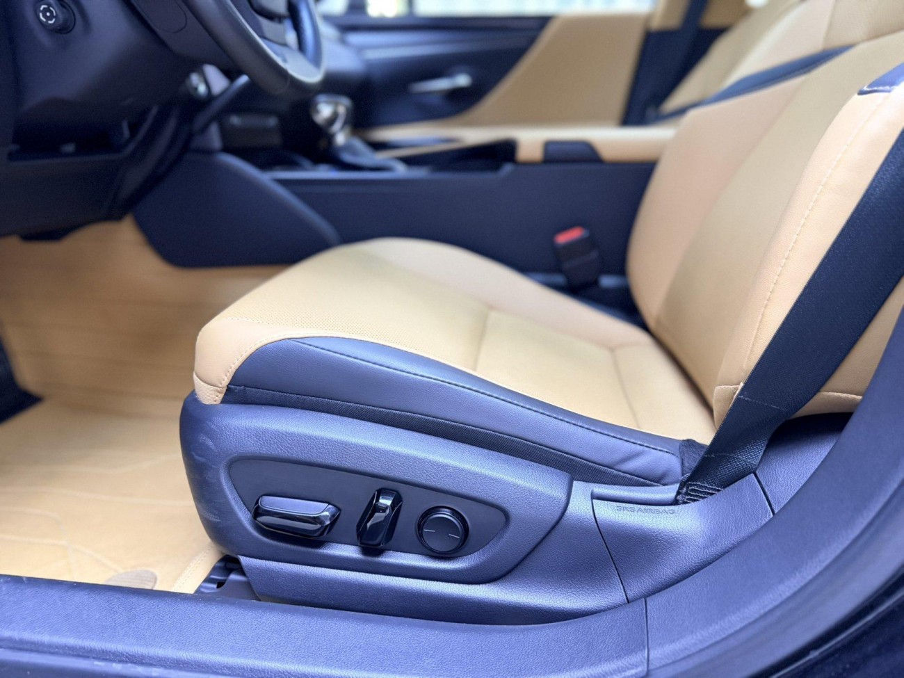 Lexus ES 200 2023