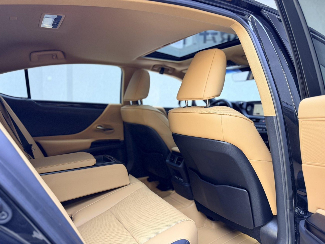 Lexus ES 200 2023
