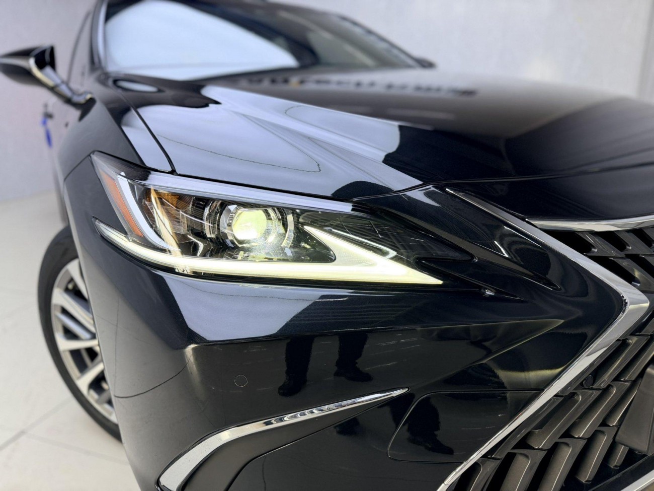 Lexus ES 200 2023