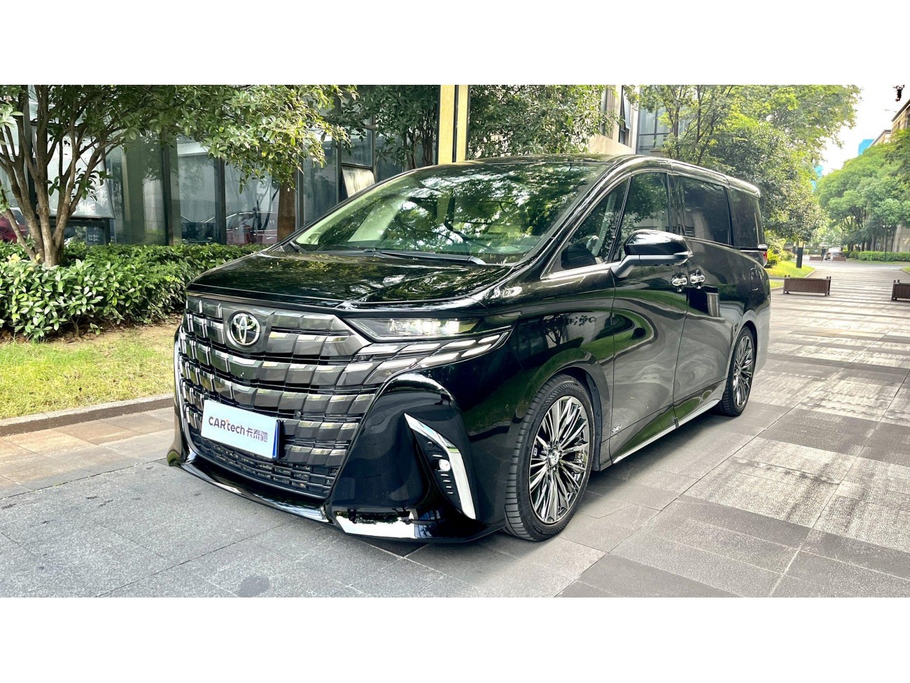 Toyota Alphard 2024