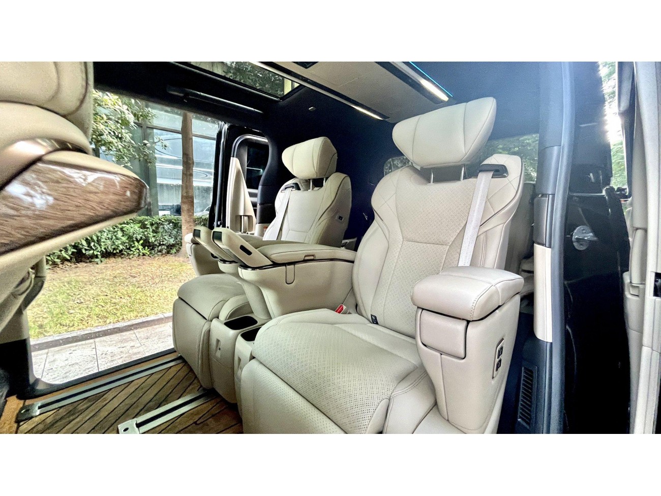 Toyota Alphard 2024