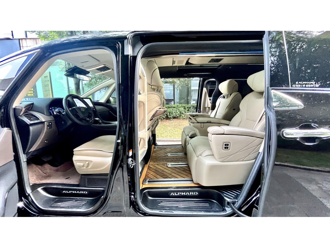 Toyota Alphard 2024