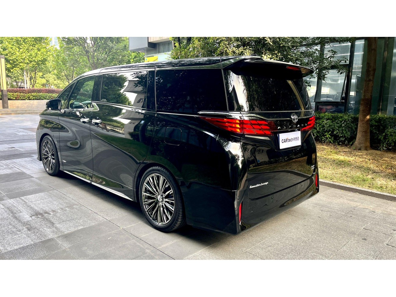 Toyota Alphard 2024