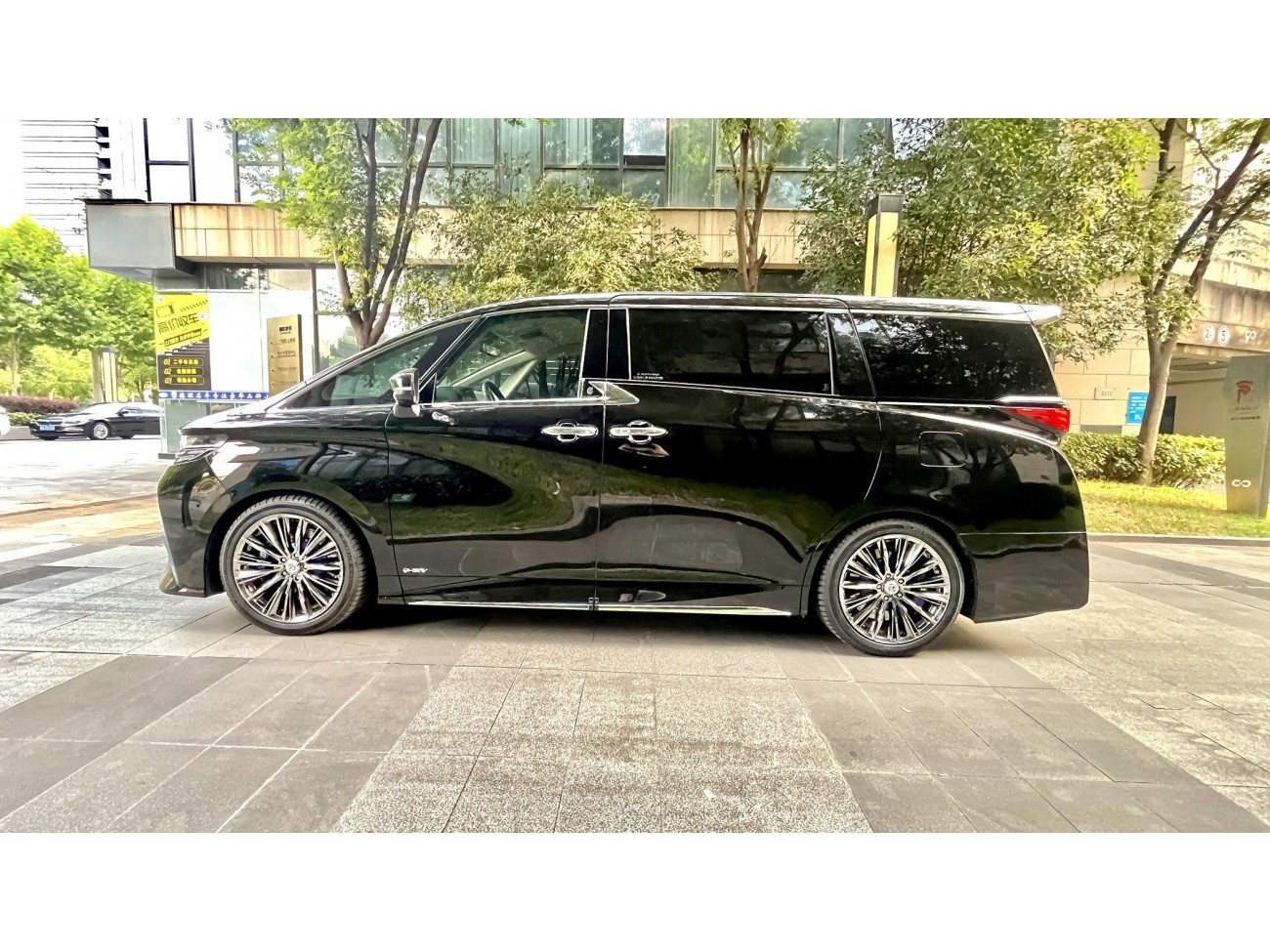 Toyota Alphard 2024