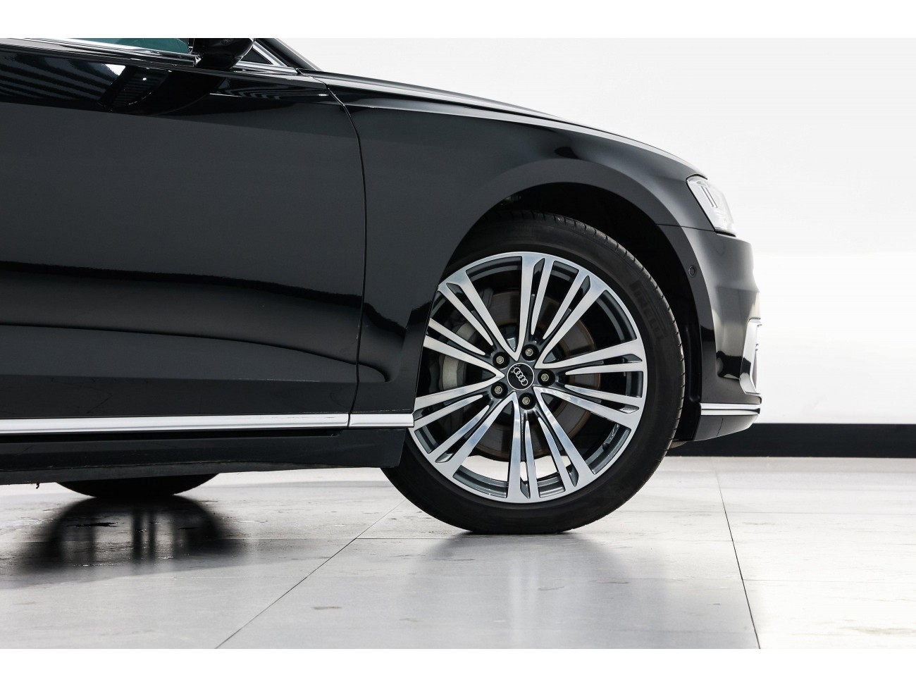 Audi A8L 55 TFSI 2022