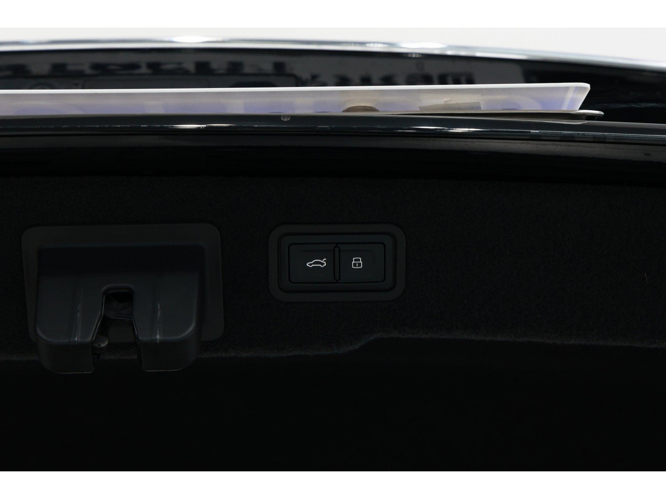 Audi A8L 55 TFSI 2022