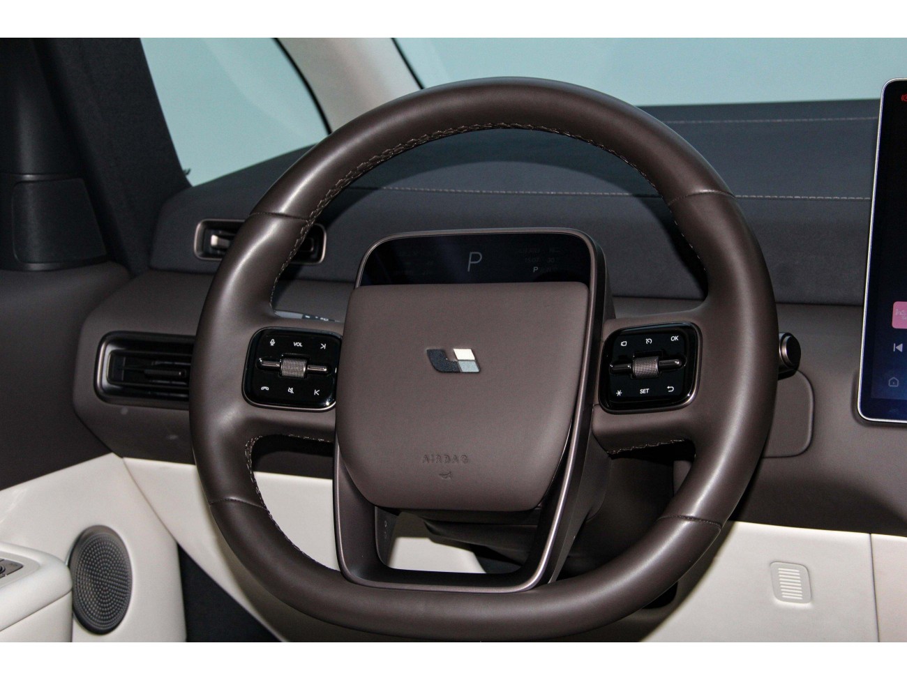 Li Auto MEGA 2025