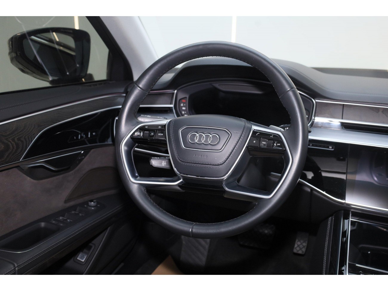 Audi A8L 50 TFSI 2024