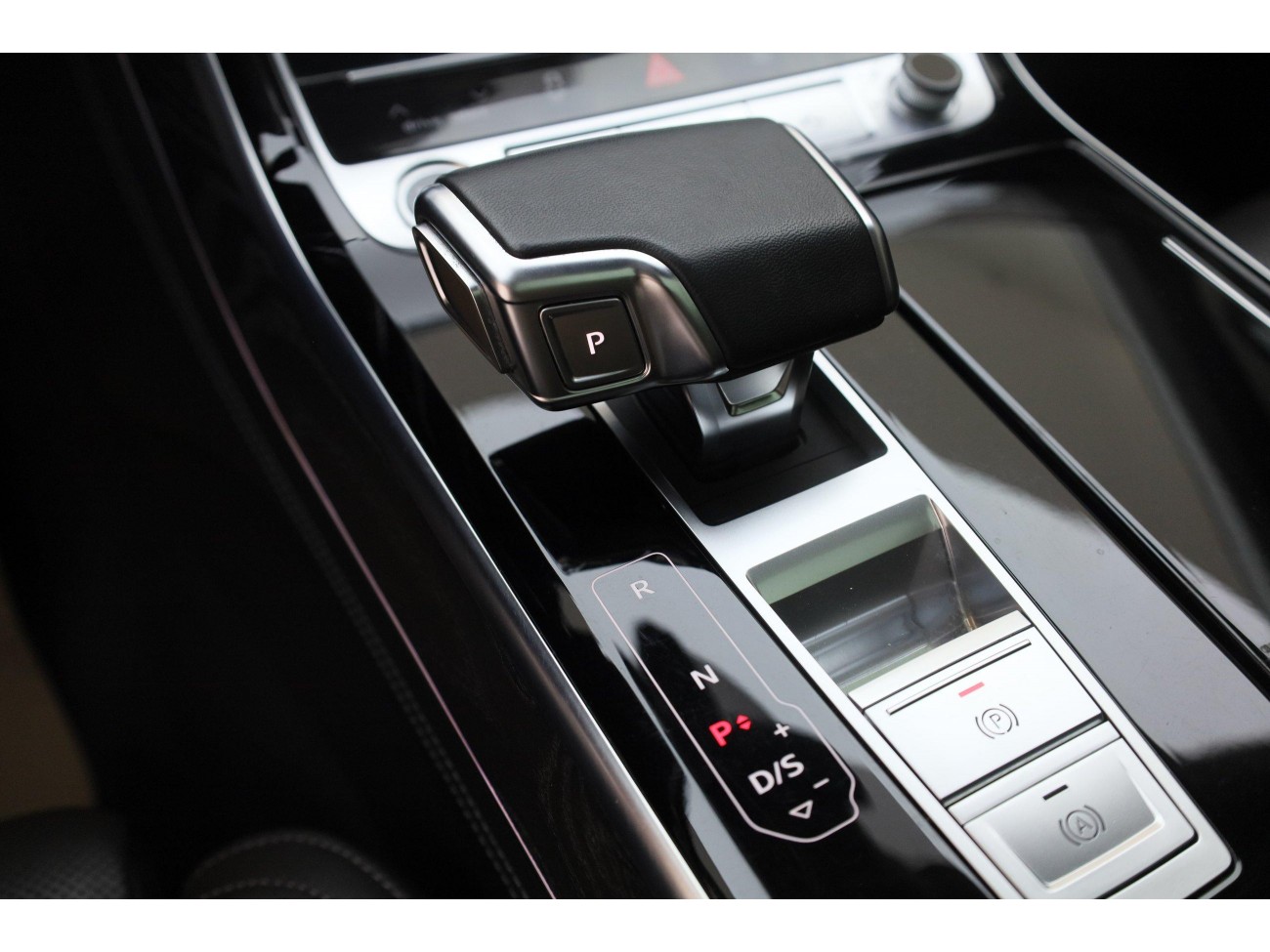 Audi A8L 50 TFSI 2024