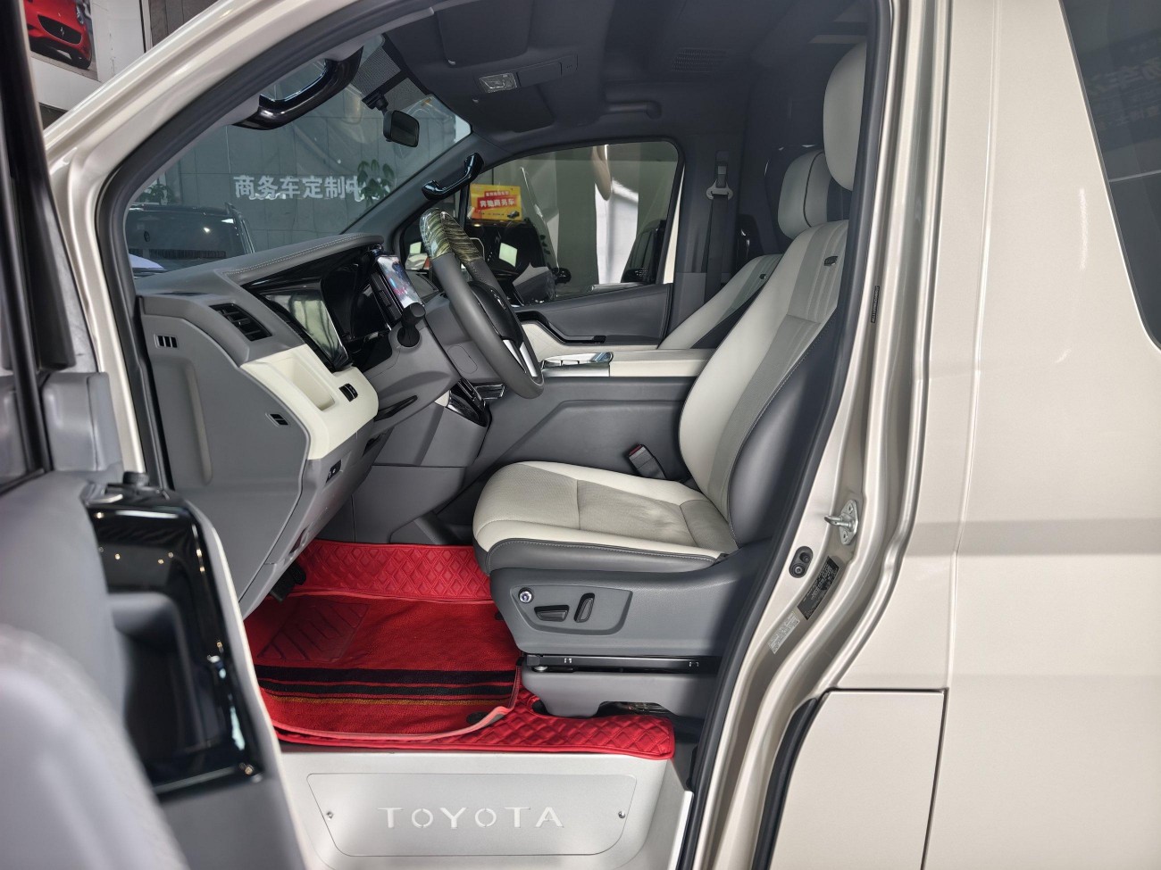Toyota HiAce 2023