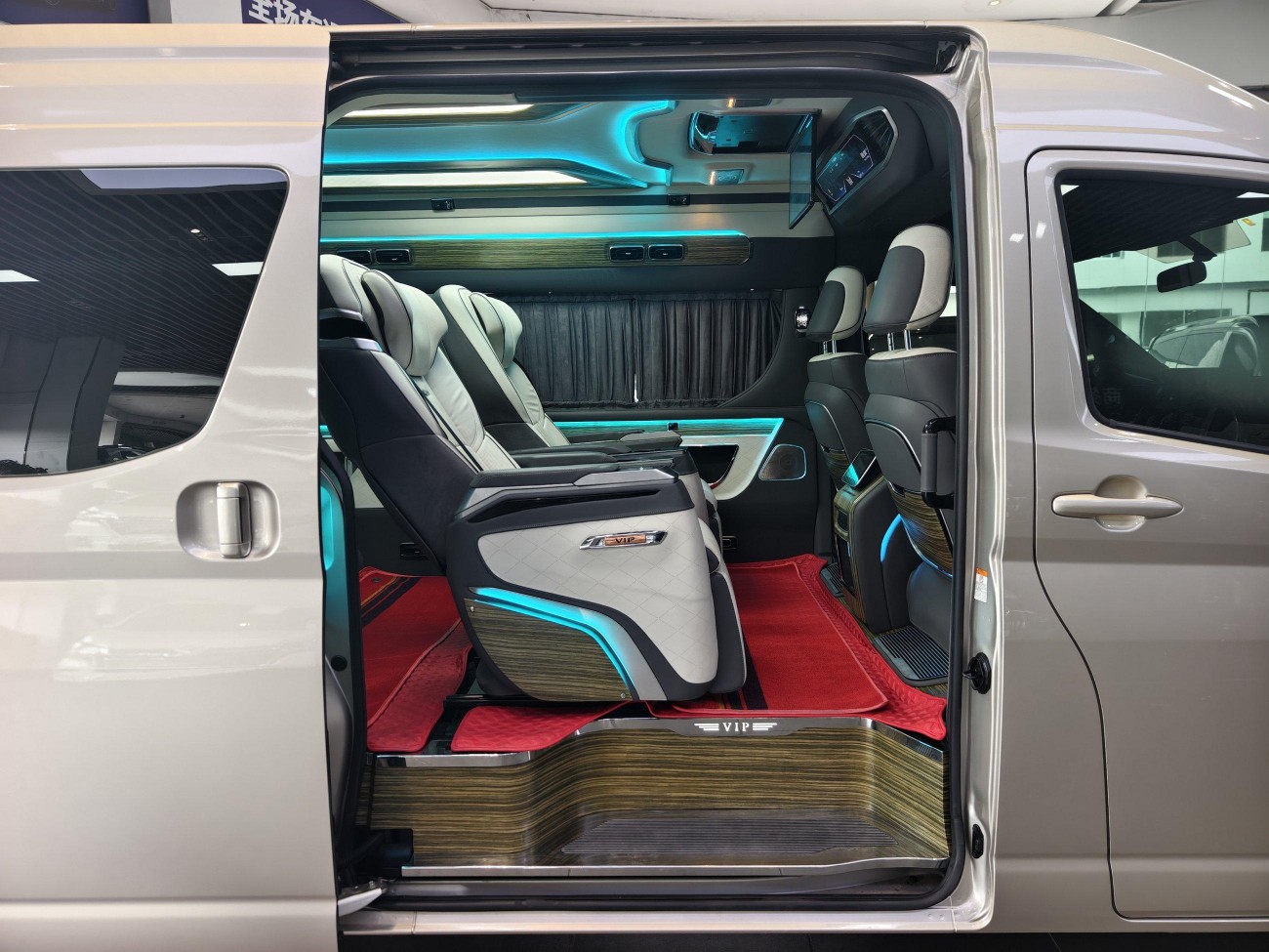 Toyota HiAce 2023