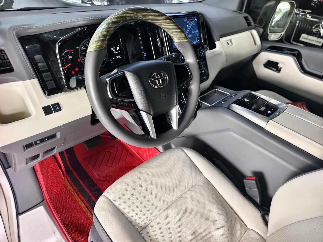 Toyota HiAce 2023