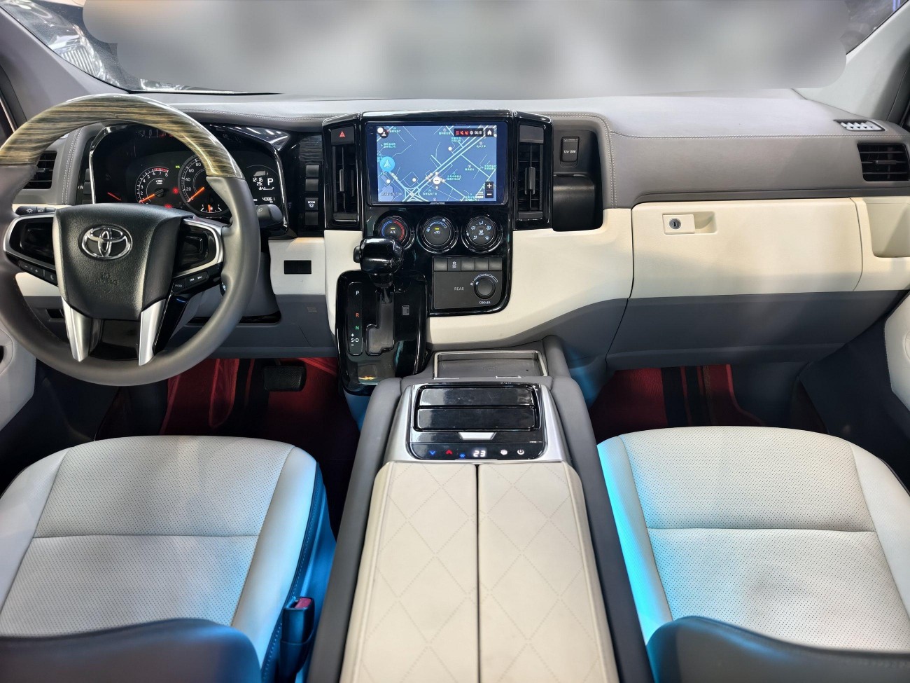 Toyota HiAce 2023