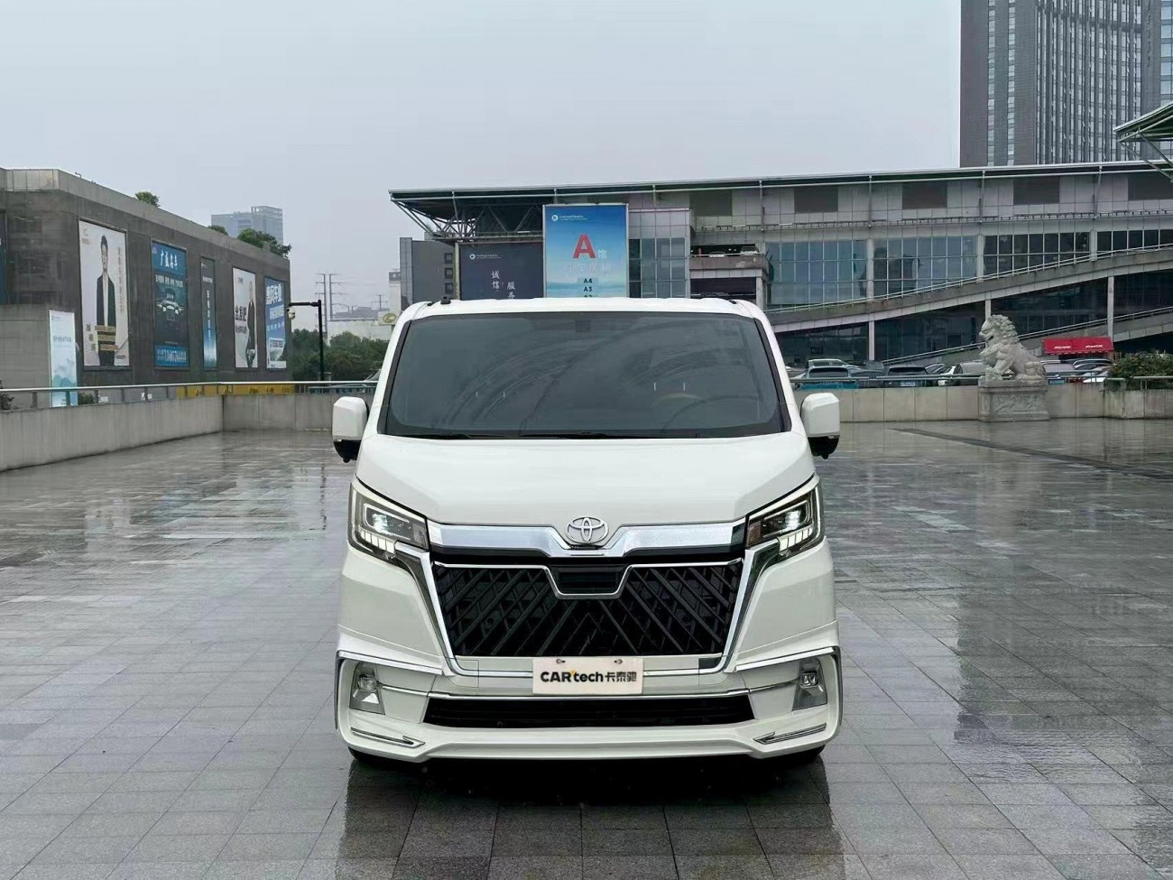 Toyota HiAce 2025