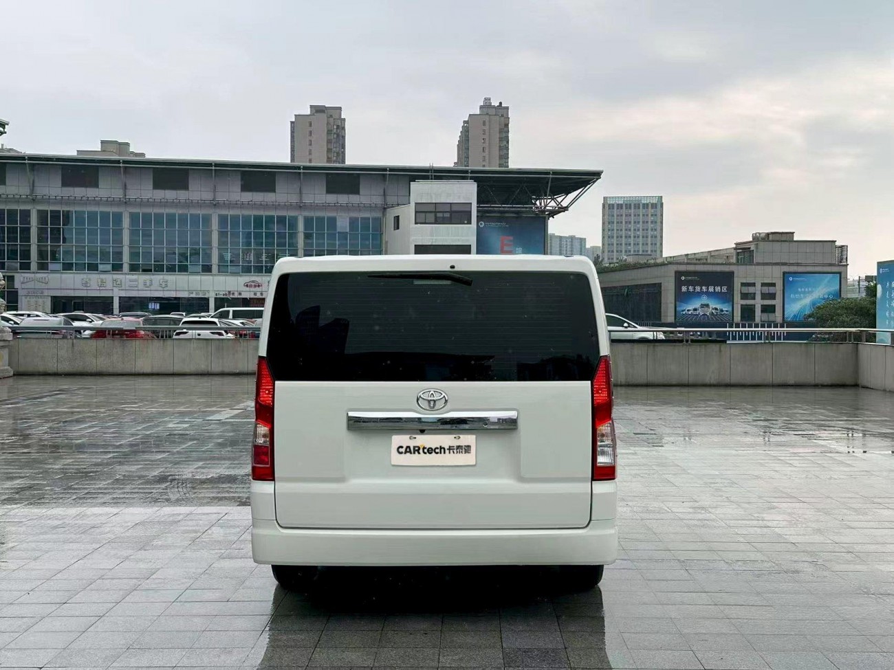 Toyota HiAce 2025