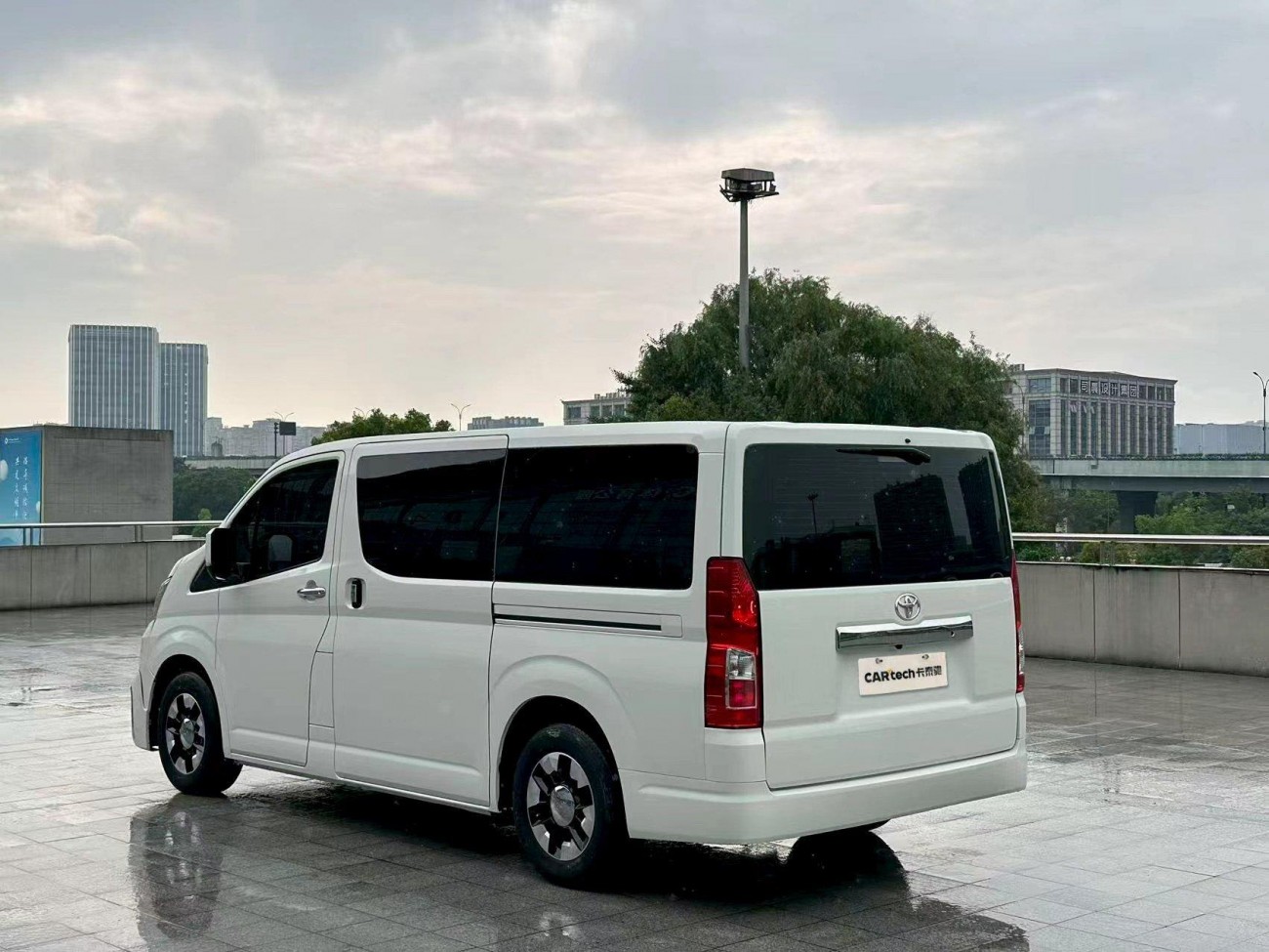 Toyota HiAce 2025