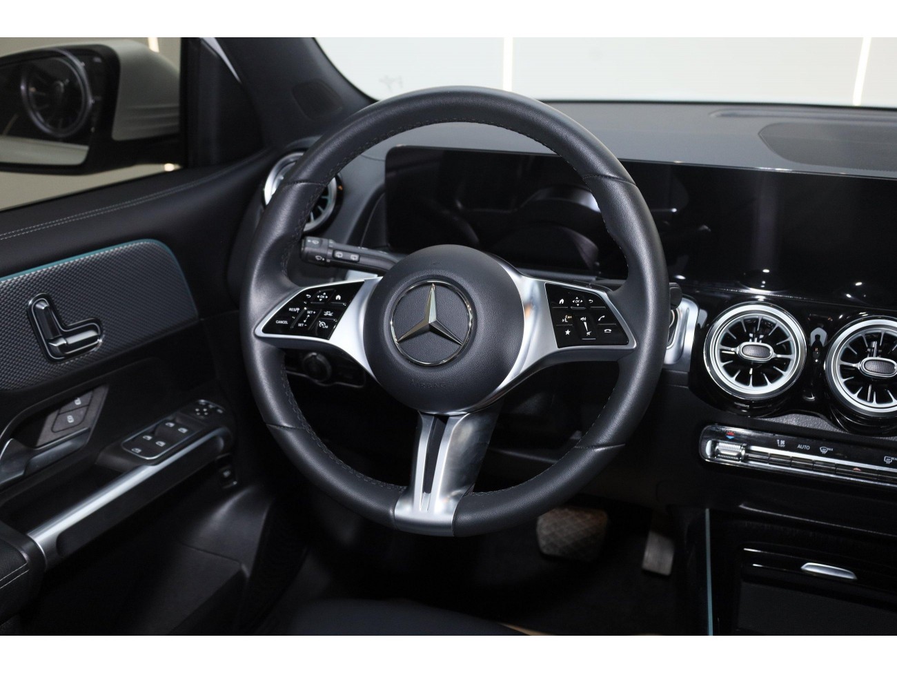 Mercedes-Benz GLB 2023