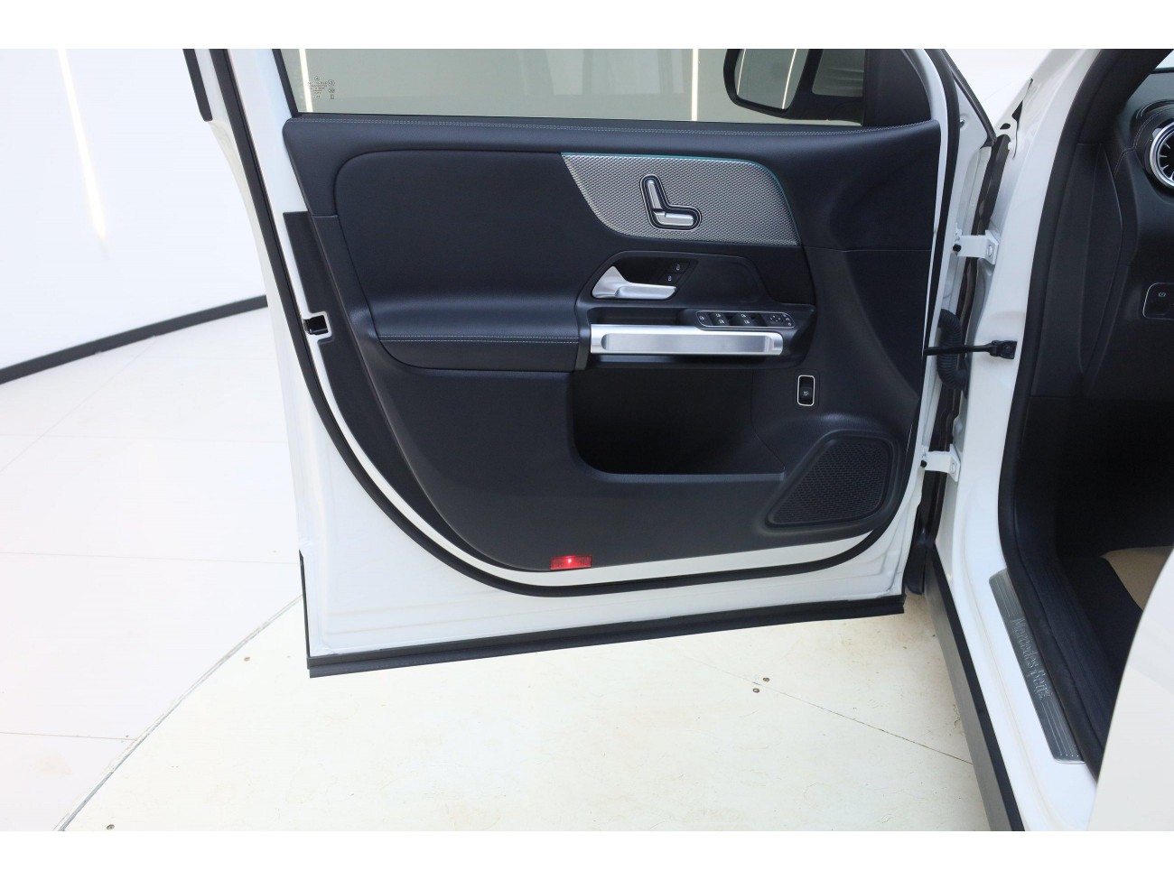 Mercedes-Benz GLB 2023