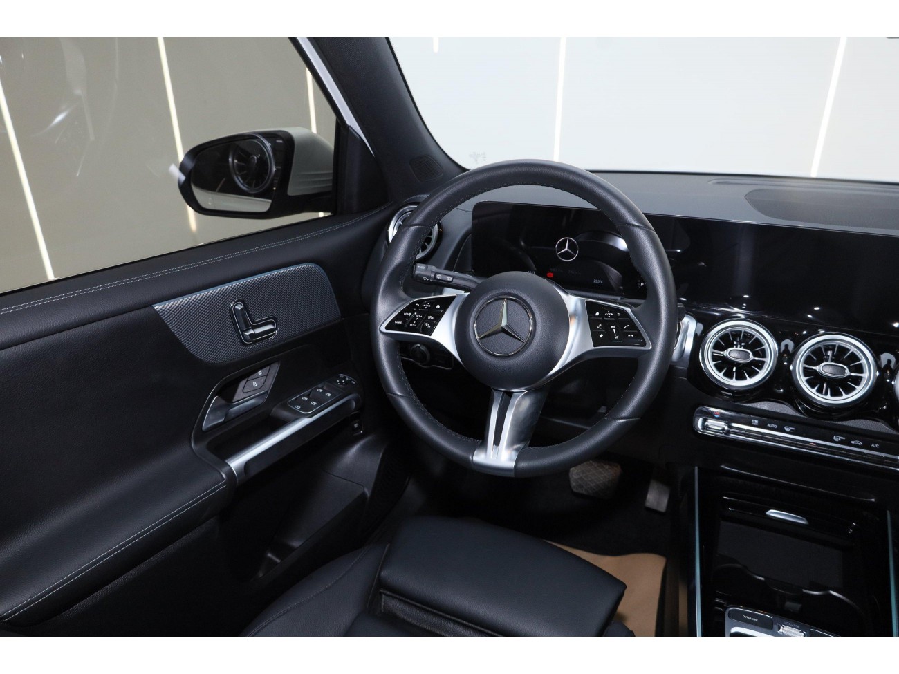 Mercedes-Benz GLB 2023