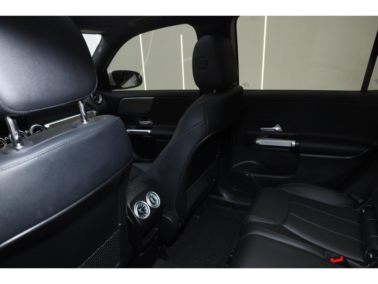 Mercedes-Benz GLB 2023