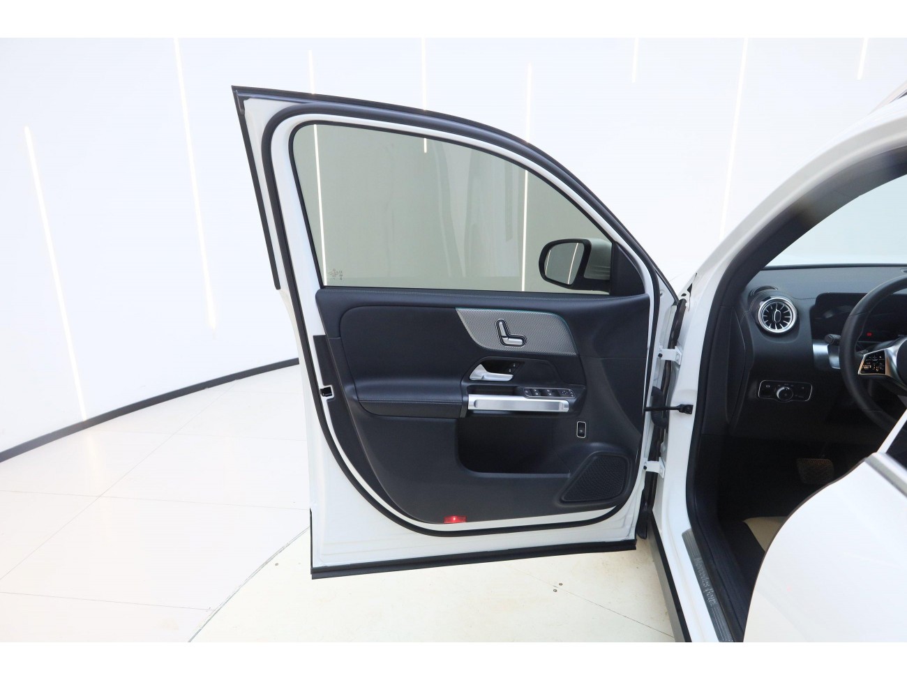 Mercedes-Benz GLB 2023