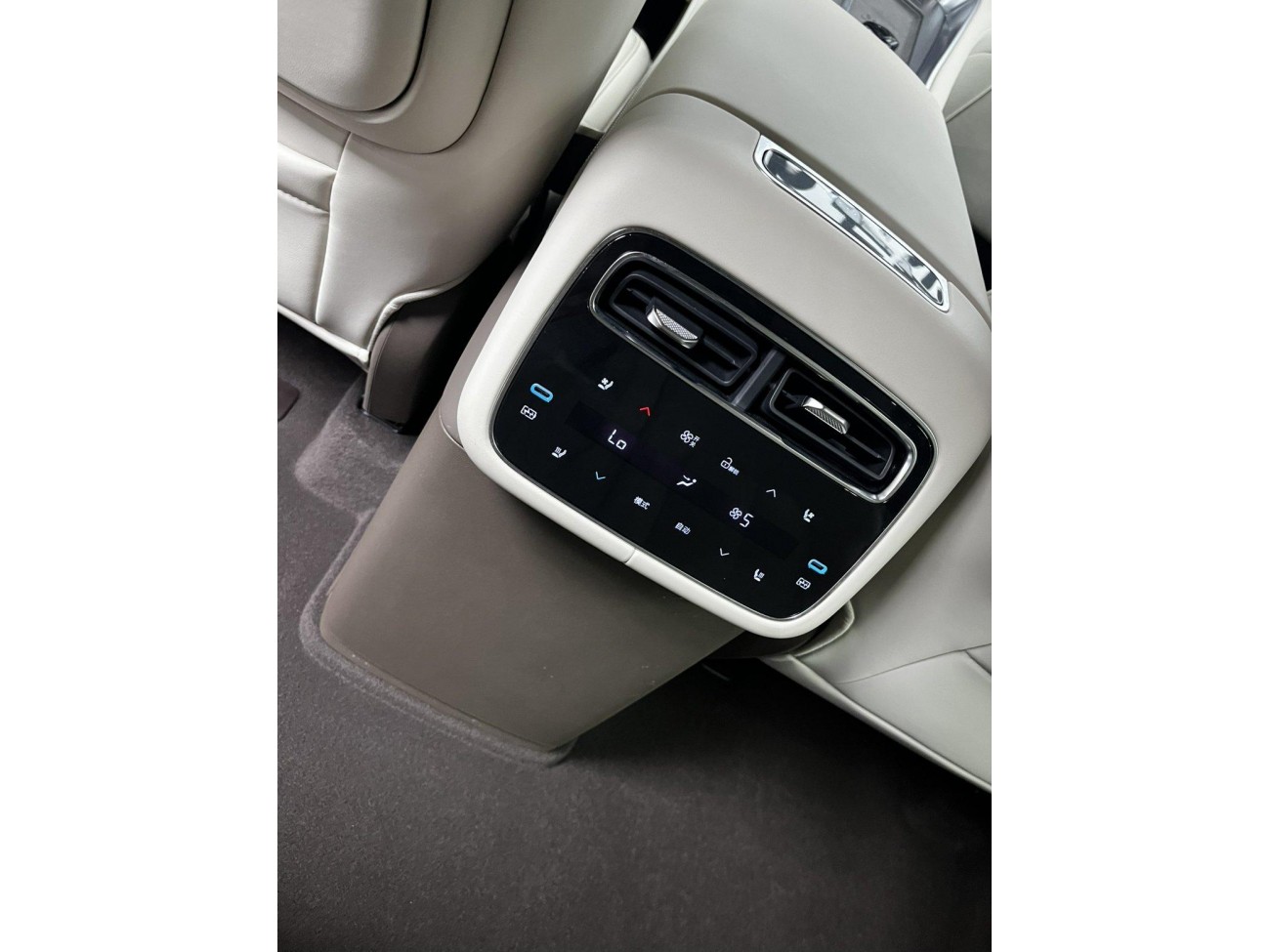 Denza N8 2025