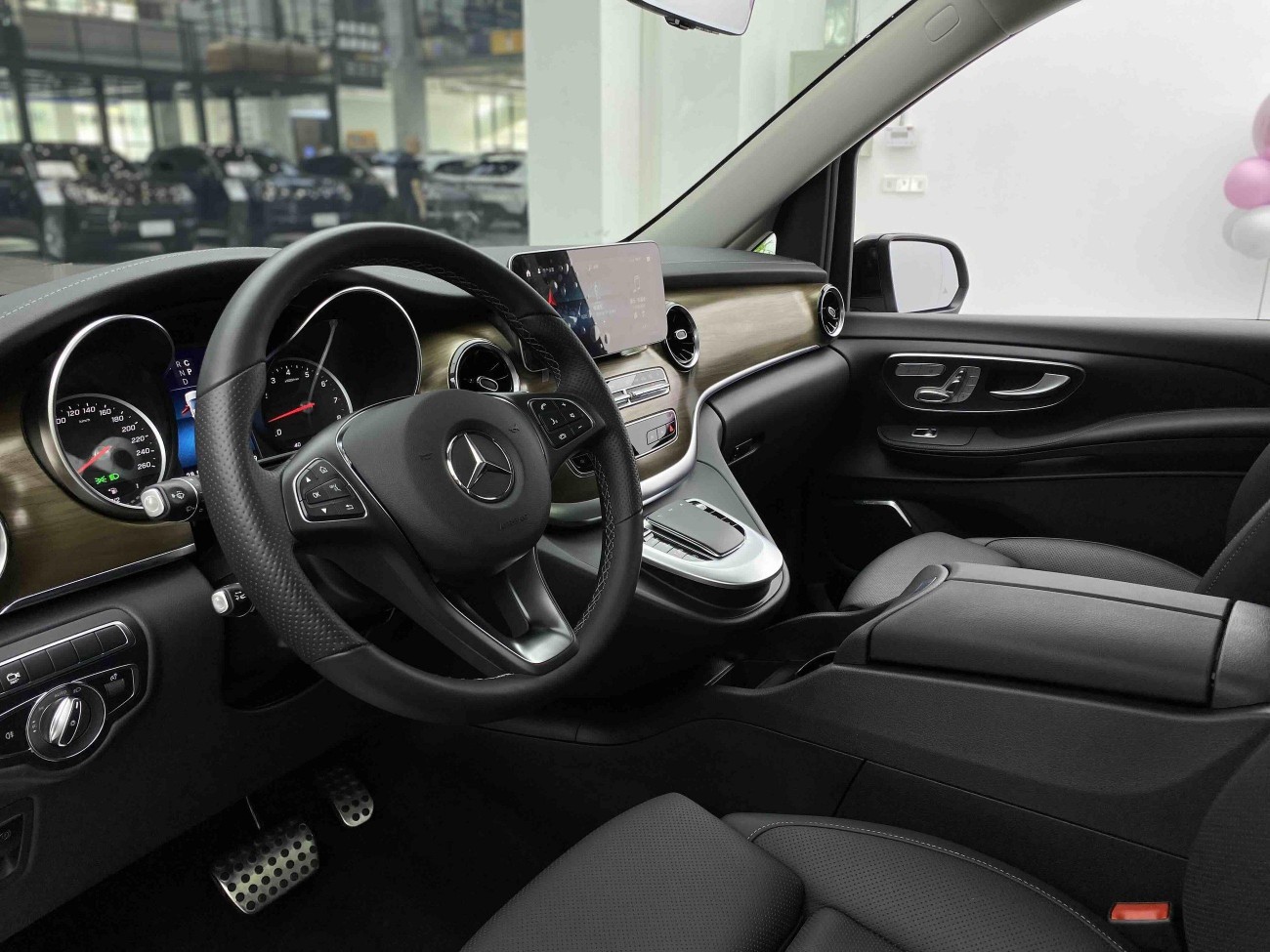 Mercedes-Benz V 2024
