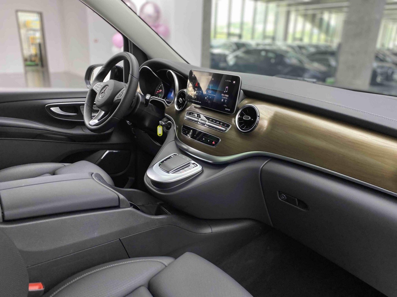 Mercedes-Benz V 2024