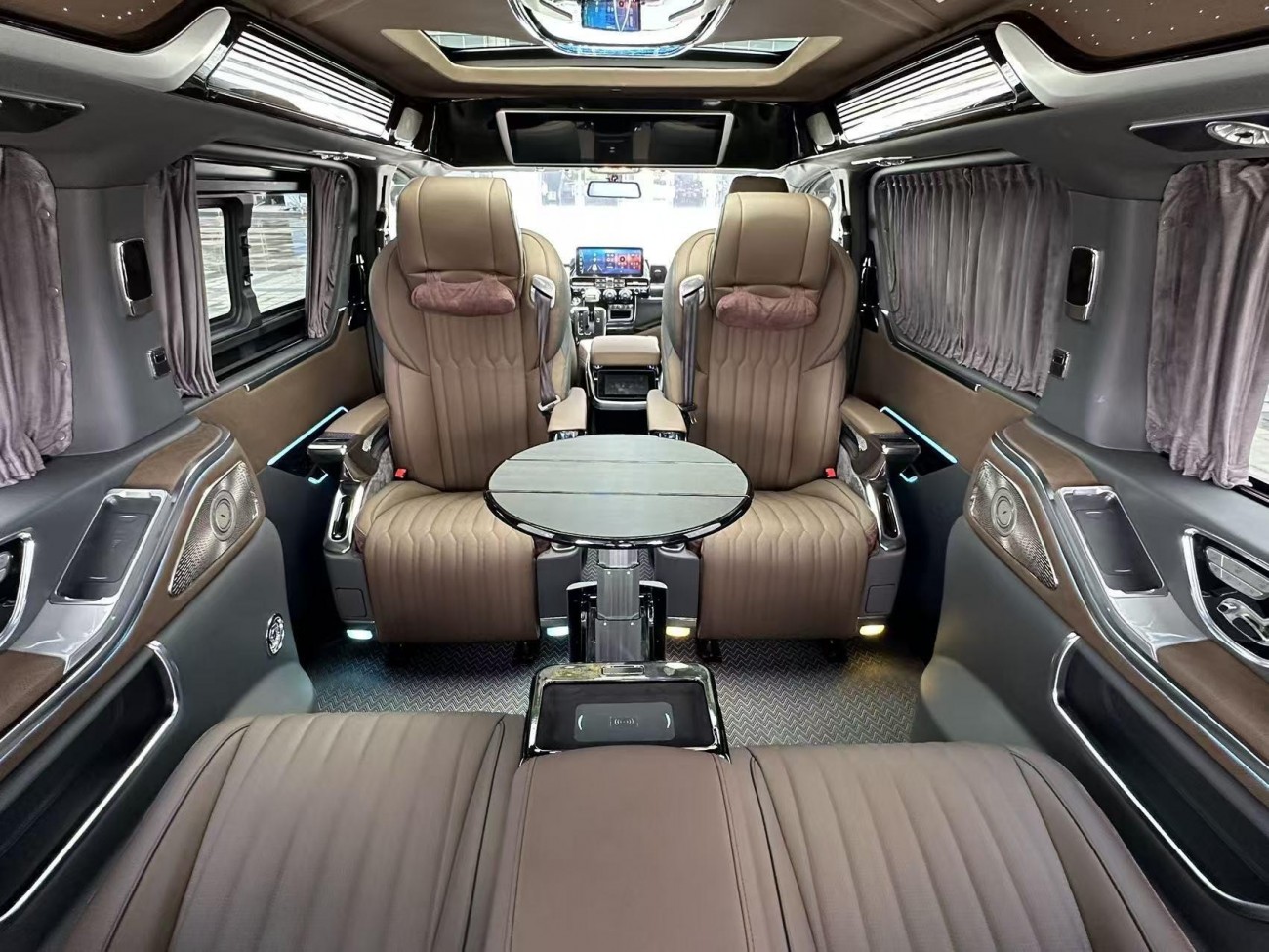Toyota HiAce 2025