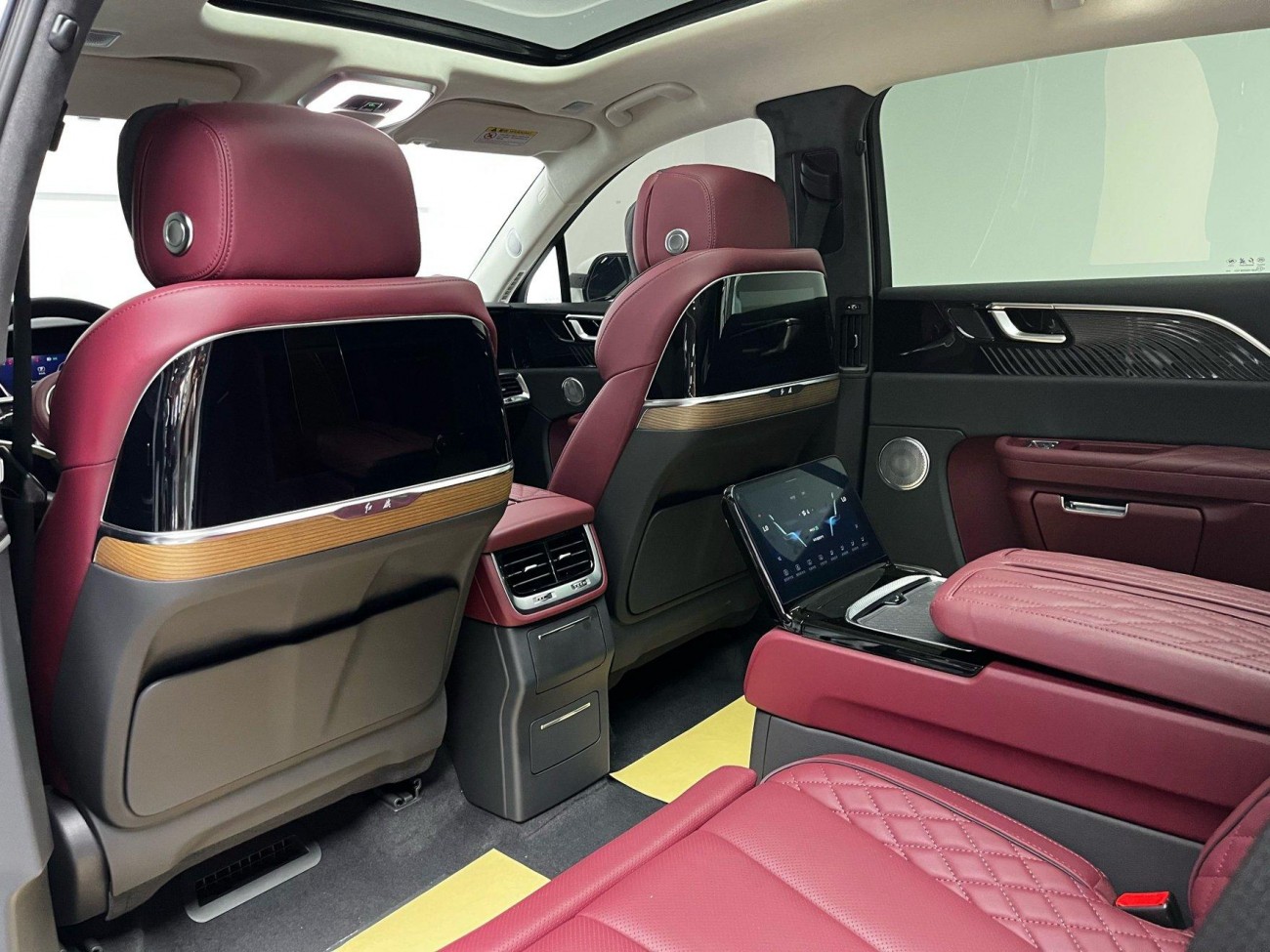 Hongqi E-HS9 2023