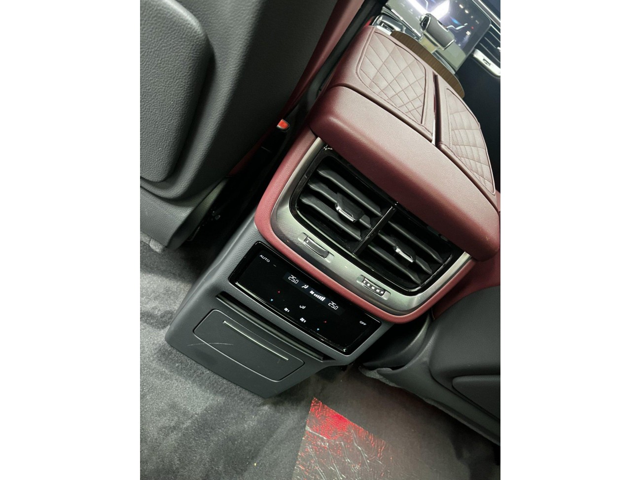 Hongqi E-HS9 2023