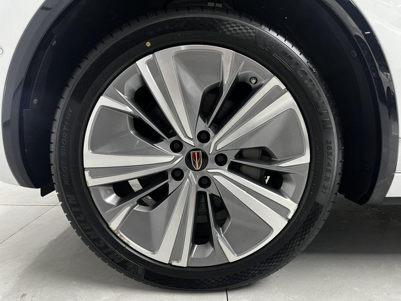 Hongqi E-HS9 2023