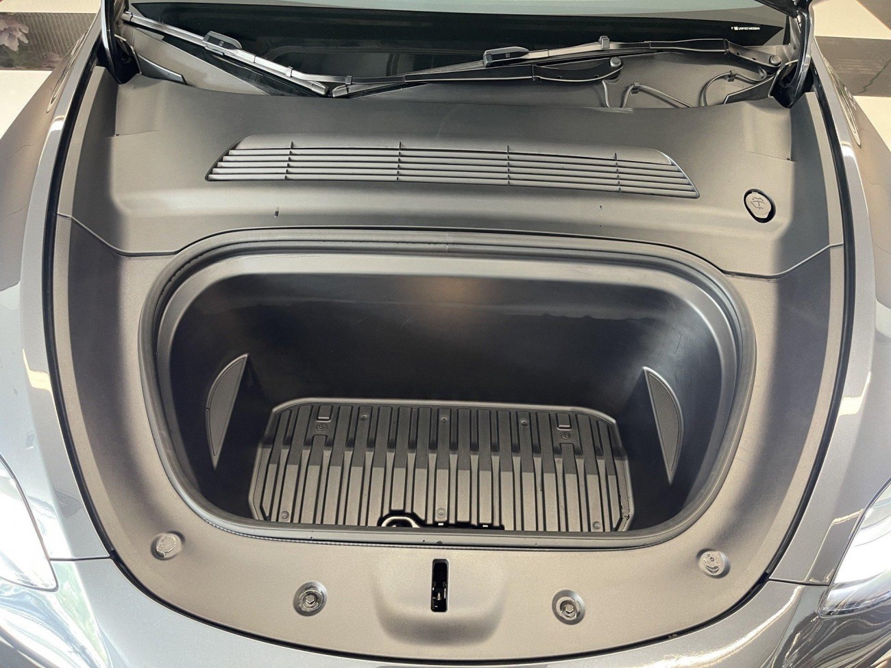 Tesla Model Y 2025