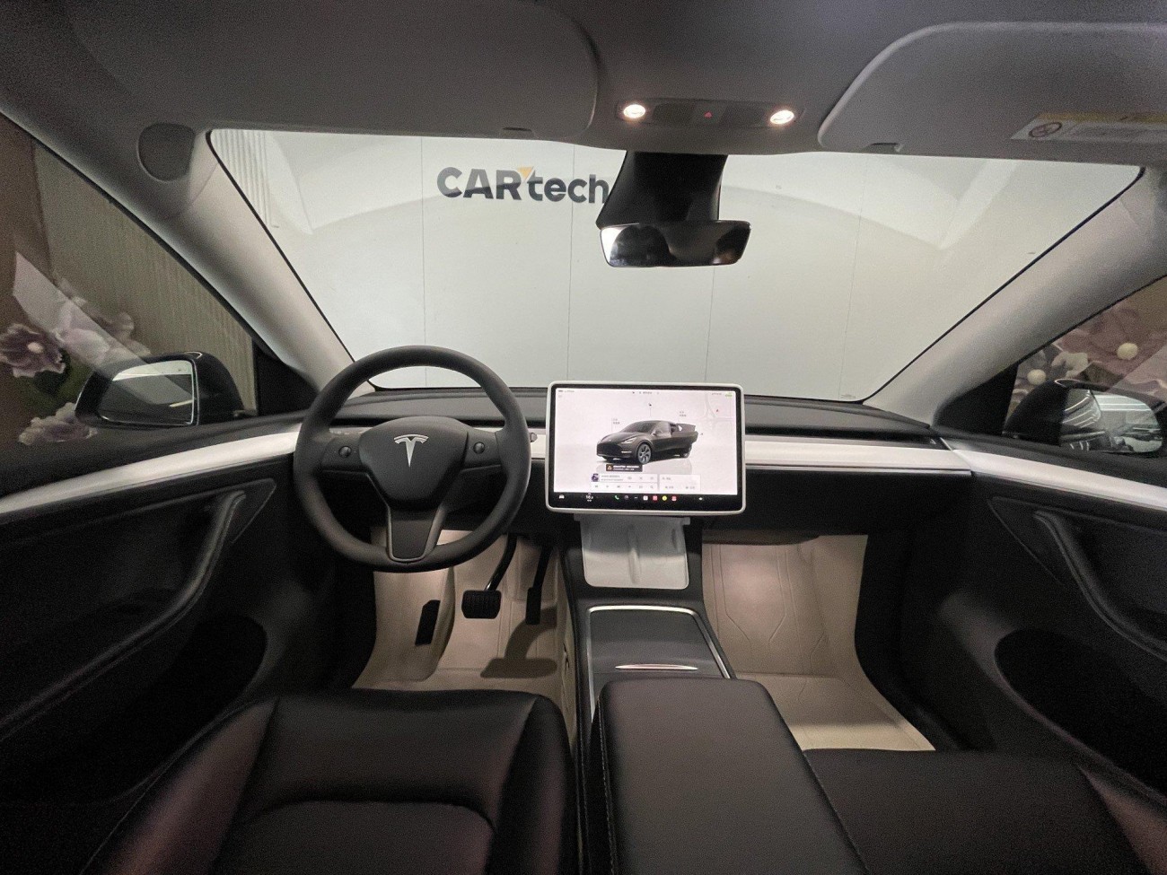 Tesla Model Y 2025