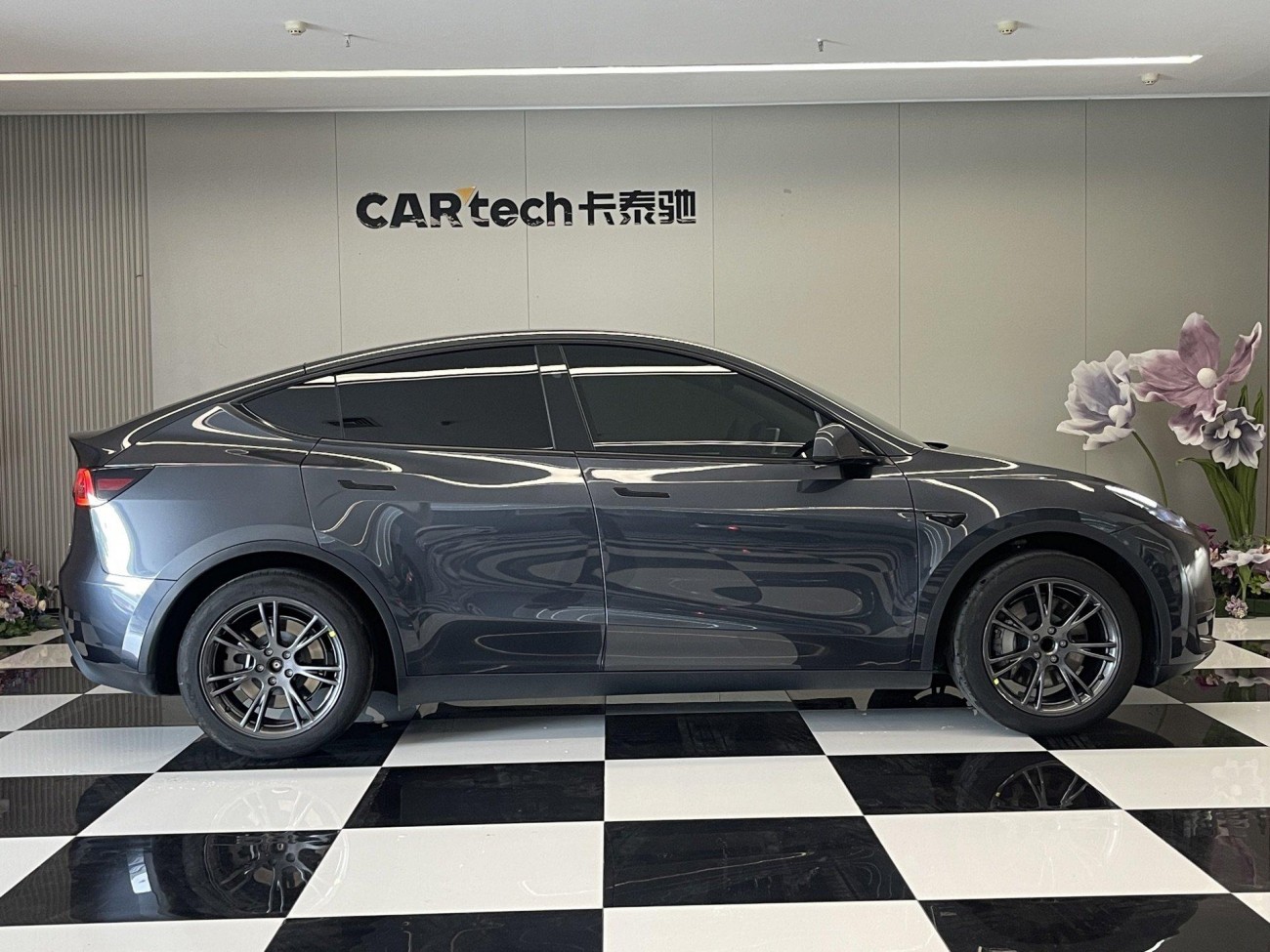 Tesla Model Y 2025