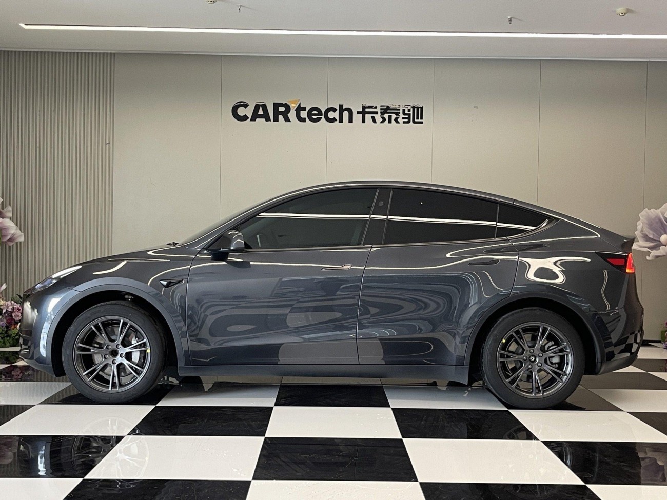 Tesla Model Y 2025