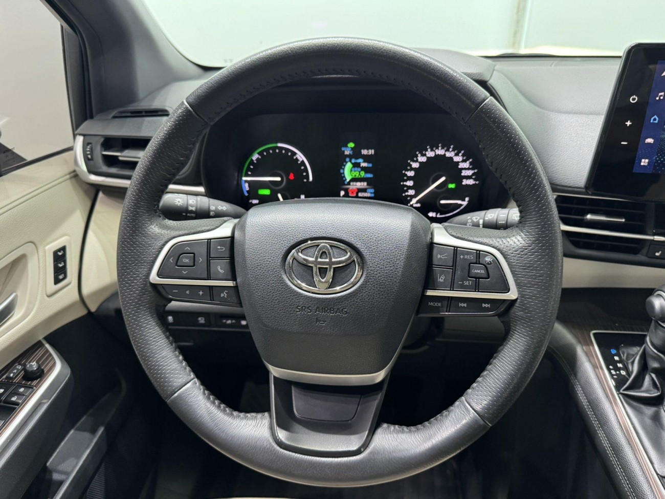 Toyota Granvia 2024