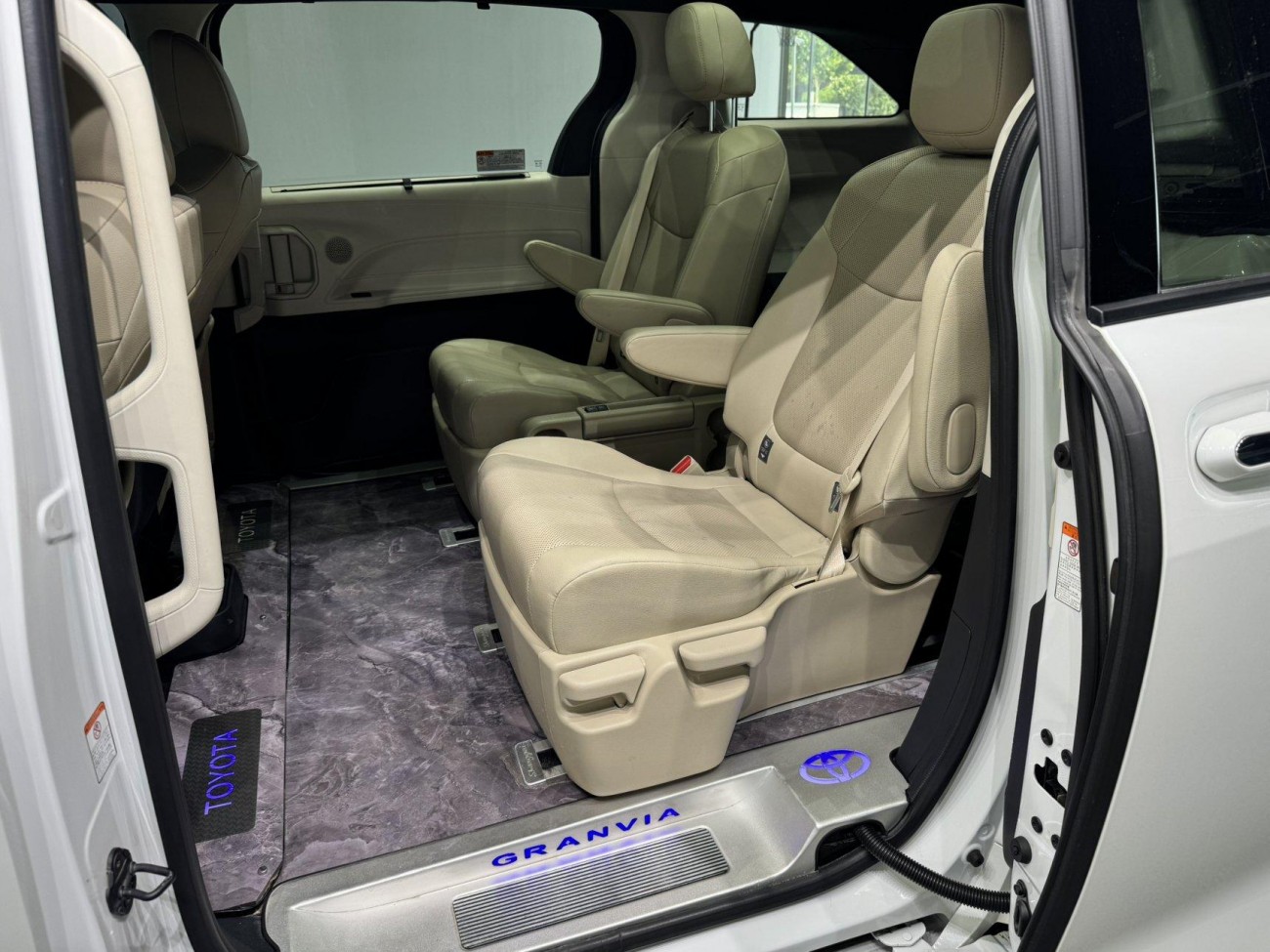 Toyota Granvia 2024