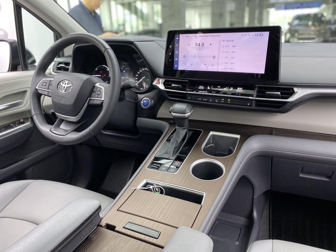 Toyota Granvia 2024