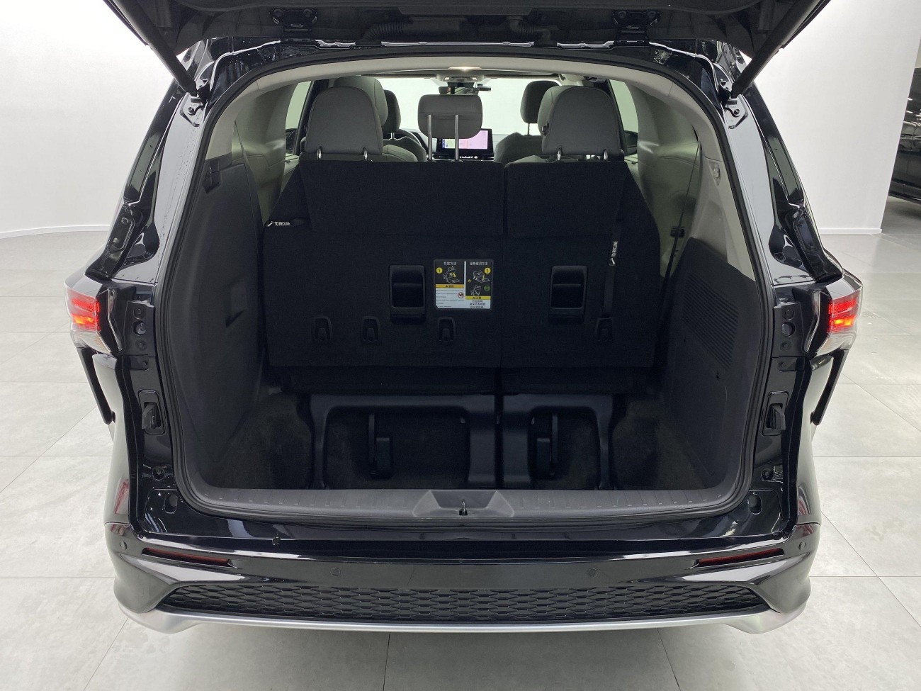 Toyota Granvia 2024