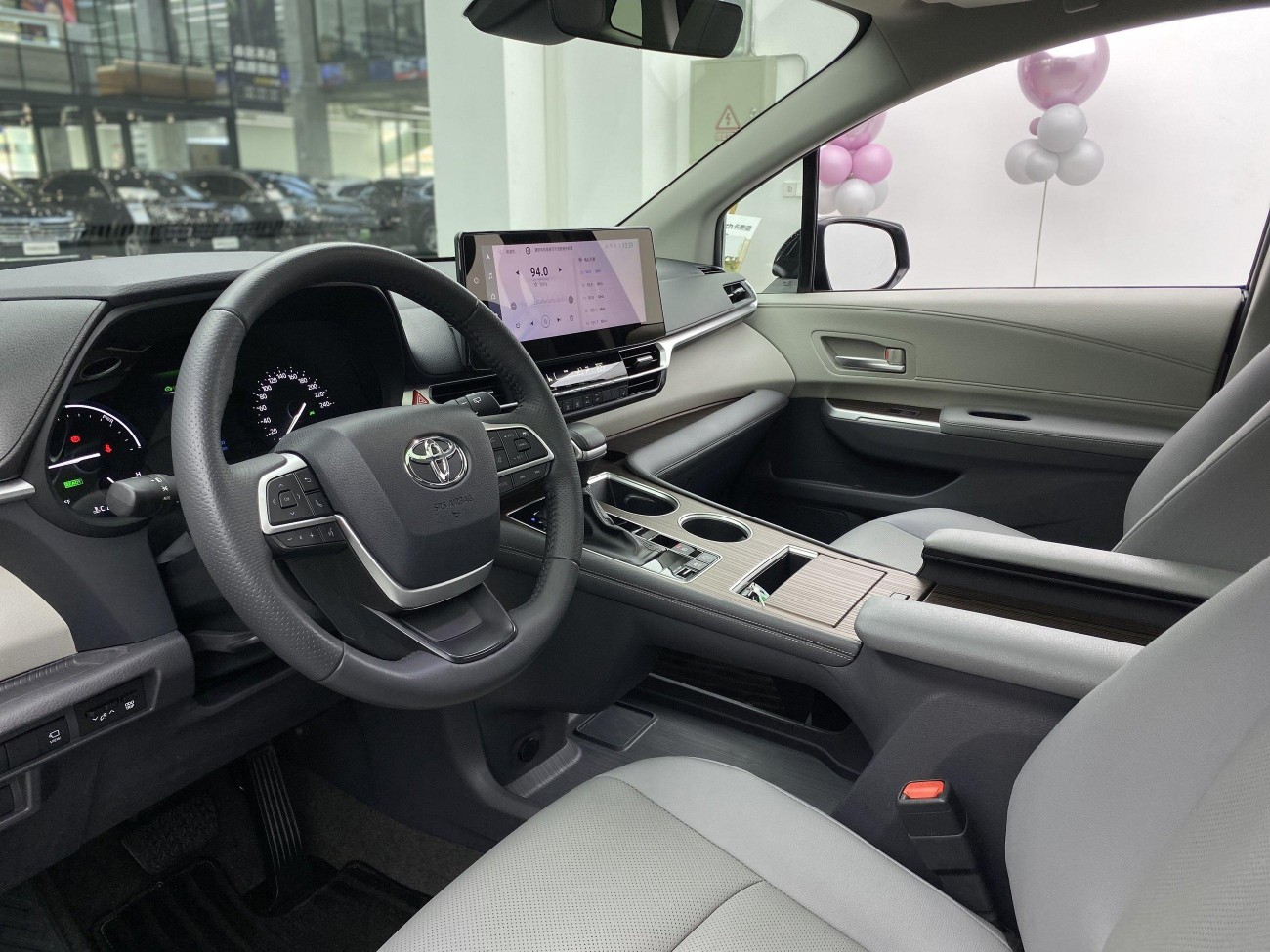 Toyota Granvia 2024