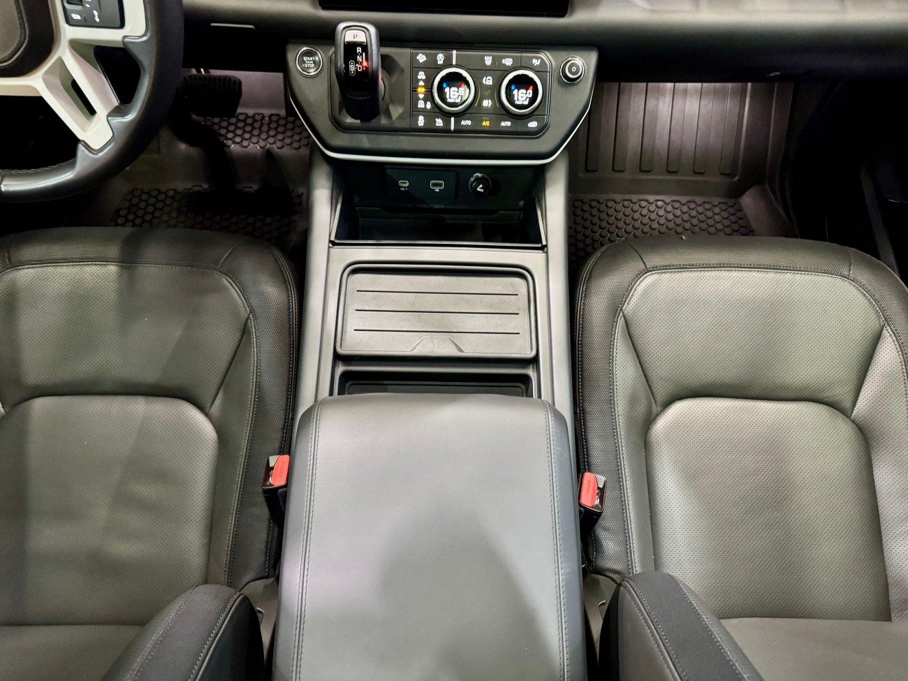 Land Rover Defender 2023