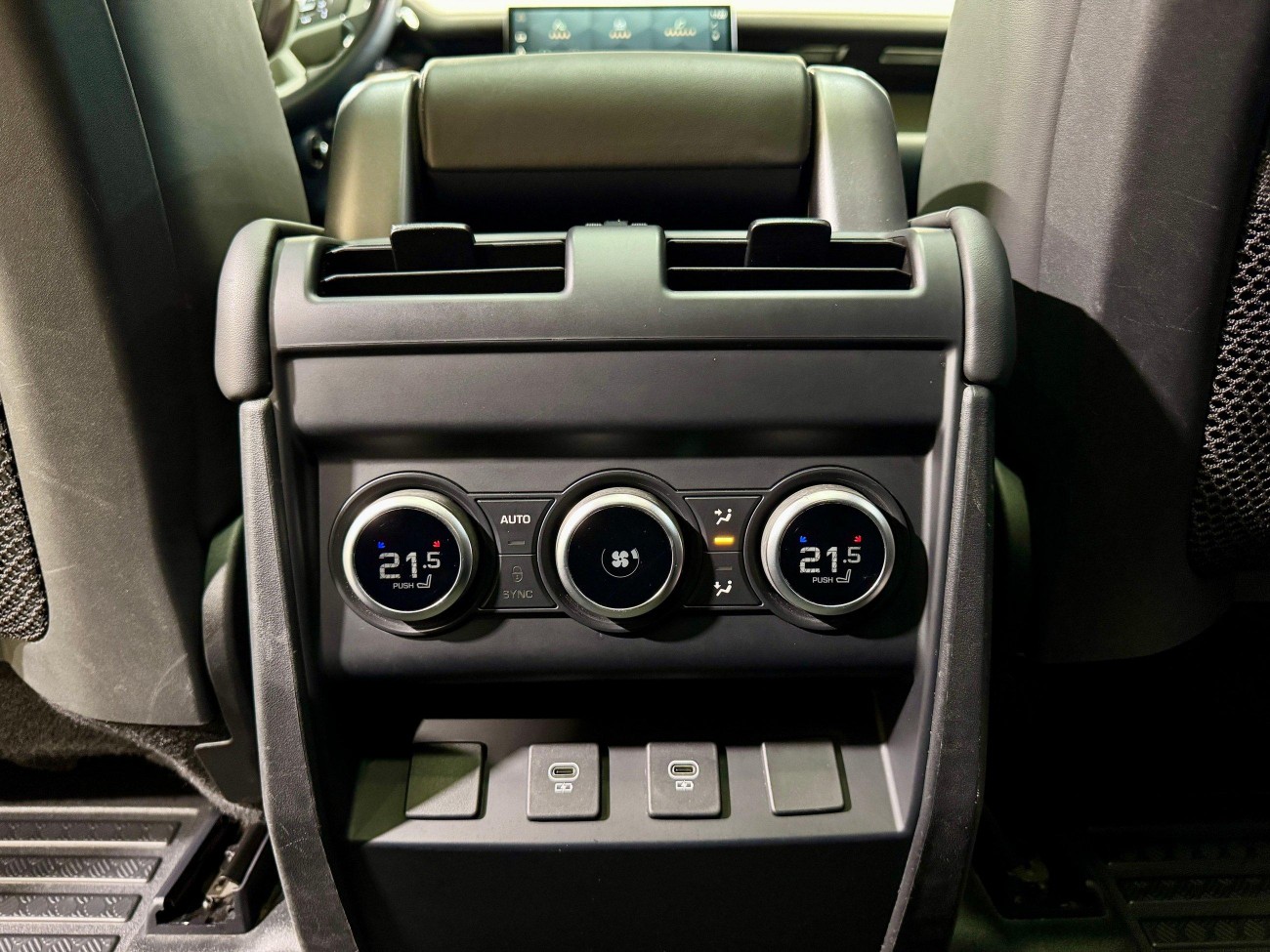 Land Rover Defender 2023