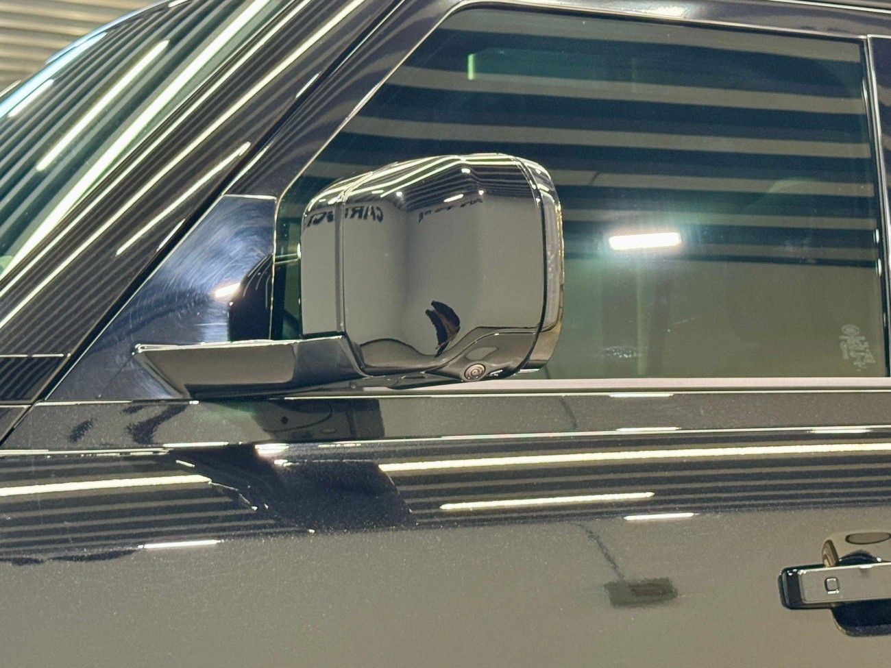 Land Rover Defender 2023
