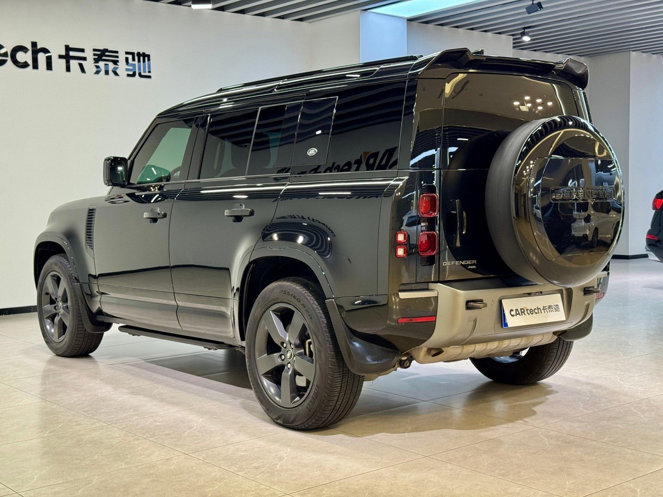 Land Rover Defender 2023