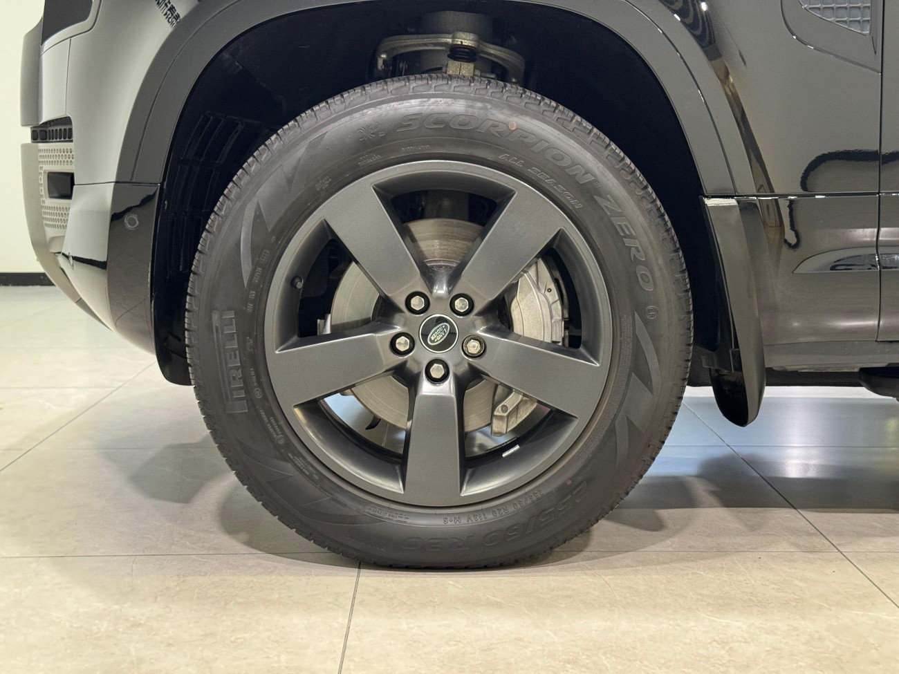 Land Rover Defender 2023