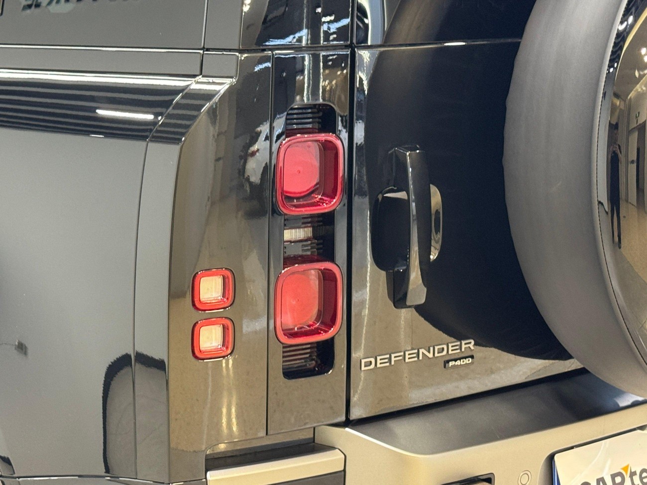 Land Rover Defender 2023